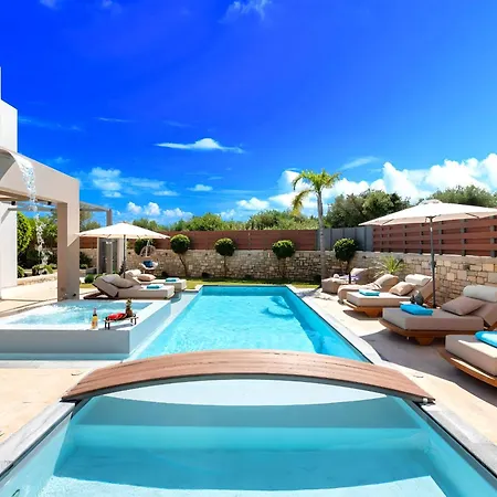 Minoas Heated Pool Villa *